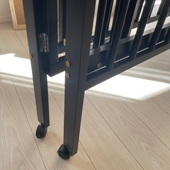 【キャスター付】ベビーベッドの画像