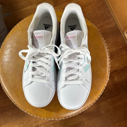 未使用adidas スニーカー
