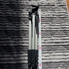 カメラ　ビデオカメラ　三脚