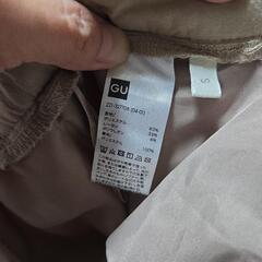 GU　ベージュハイウエストフレアパンツの画像