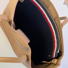 TOMMY HILFIGER バックの画像