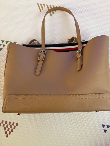 TOMMY HILFIGER バック
