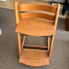 木製椅子です
