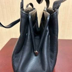 手提げバッグ　皮革製の画像