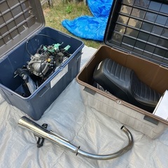 値引きします。美品です、
ヤマハＳR125のパーツストック。