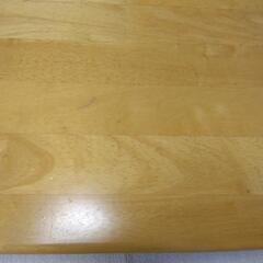 木目テーブルの画像