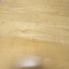 木目テーブルの画像