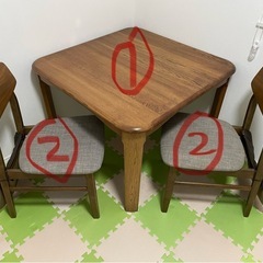 ダイニングテーブルと椅子セット
