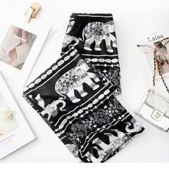 タイで人気の象柄パンツで軽い生地でウエストは、伸縮性があるゴム仕様なので快適な履き心地です。サイズはウエストは40インチまで伸縮可能で、長さは95センチメートルで脚幅は20〜22インチです。柄は4タイプありますのでお好みのタイプをお選びいただけます。890円とタイで売られている価格より安い値段での販売です。の画像