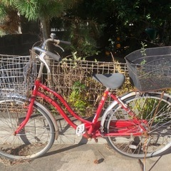赤い自転車　ママチャリ　カゴ付き