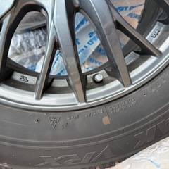 ファミリーカー、スタッドレスタイヤの画像