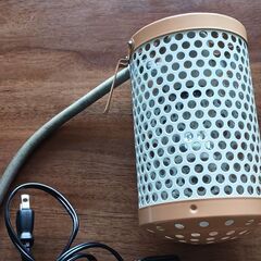 自動孵化機と保温球の画像