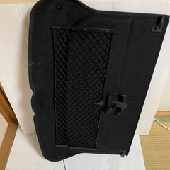 トノカバー　アウディ　A3 恐らく30TFSI DBA-8VCXS リアボード　ラゲッジボード　（1005）の画像