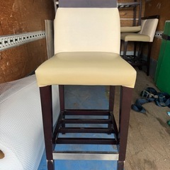 木製　カウンターバーチェア　一台の値段