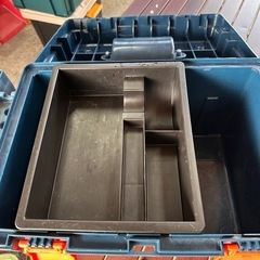 工具箱と工具類の画像
