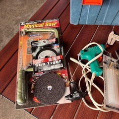 工具箱と工具類の画像