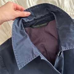 ローラアシュレイ　レインコート　ネイビー　紺色　ステンカラーコート　コットンの画像