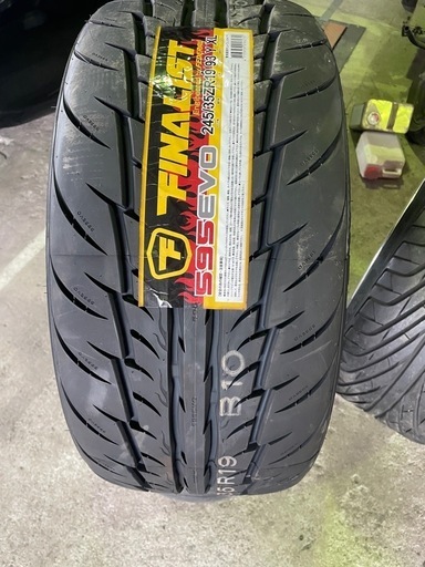 ファイナリスト595evo2本セットです