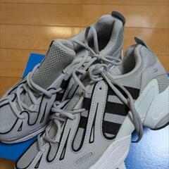   adidasスニーカー 4500円→4000円の画像