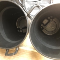 Rubbermaid 野外ゴミ箱の画像