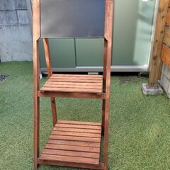 ウェルカムボード付きの棚