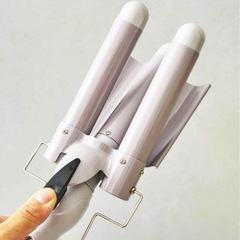 新品✨️3連バレルヘアアイロン スリコ スリーコインズ 3COINSの画像