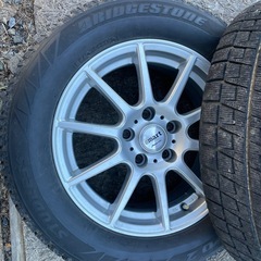スタッドレスタイヤ205/65R16の画像