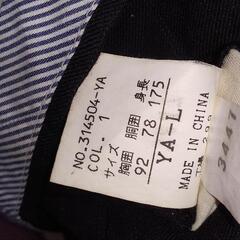 男性スーツ黒？濃いめのグレー？の画像