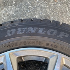 スタットレスタイヤ　ダンロップ　15インチ　4本　アクアなどの画像