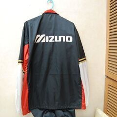 mizuno ウィンドブレーカー 上下セット ブラック×レッド LB ランニング トレーニングに ミズノ  札幌市 清田区 平岡の画像