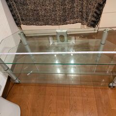 ガラス3段のテレビ台