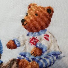 くまクロスステッチ作品　額入り　20☓36.5cmの画像