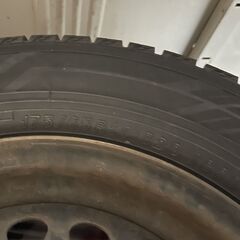 スタットレスタイヤ　175/65　R14