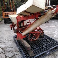 ジャガイモ植え付け機　実働　ヤンマー　希少　テーラー取り付け用！！の画像
