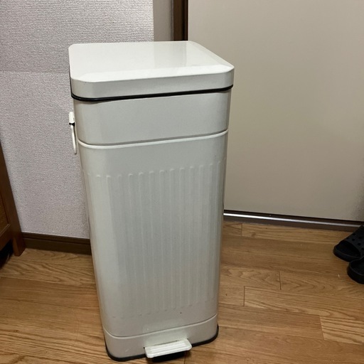 足踏み開閉　ゴミ箱☆