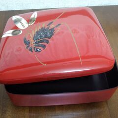 重箱 赤 約21cm x 21cm　おせちはもちろん、お弁当箱やお菓子入れにも 中古の画像