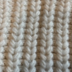 H&M 厚手 白ニット チャンキーニット ショート丈 Mサイズ usedの画像