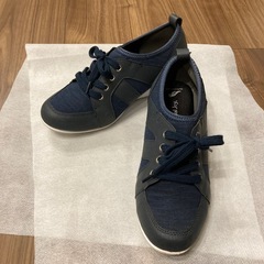 ヒールスニーカー　23.5cm
