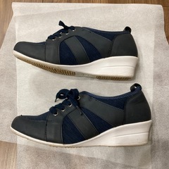 ヒールスニーカー　23.5cmの画像