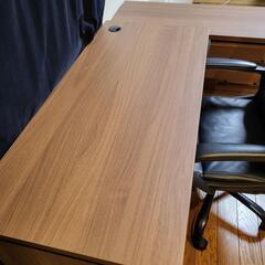 ニトリ椅子とデスクの画像