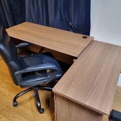 ニトリ椅子とデスクの画像
