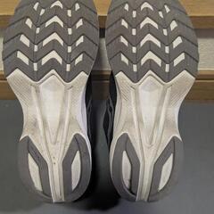 ランニングシューズ saucony axon3 27cmの画像