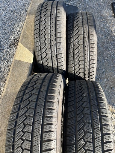 ホイール付きスタッドレスタイヤ　
225/60R16