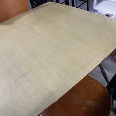 テーブルと椅子
