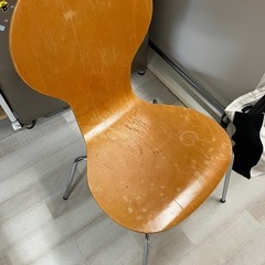 テーブルと椅子
の画像