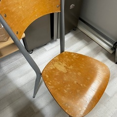 テーブルと椅子
の画像