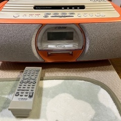 ラジオカセット(CDは機器故障により聞けません)