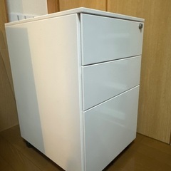 キャビネット　白の画像