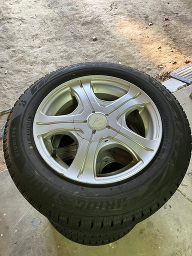 BRIDGESTONE VRX2 22年製スタッドレスタイヤ175/65R14
