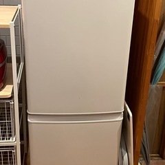 2ドア冷蔵庫の画像